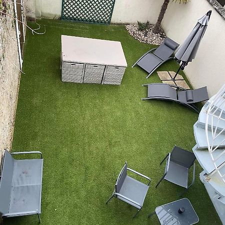Anselme, F2 Duplex Avec Cour Commune Et Proche De La Mer ,2 Ver-sur-Mer Luaran gambar